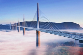 Před 5 lety byl slavnostně otevřen nejvyšší silniční most světa.
