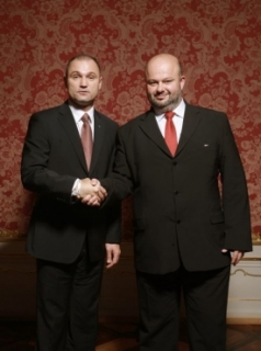 Bývalý a současný ministr vnitra, Ivan Langer a Martin Pecina.