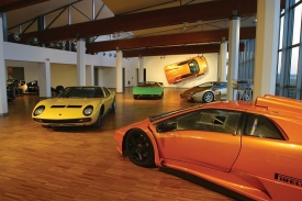 Lamborghini Miura patří dodnes mezi nejkrásnější auta světa.