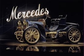 Bohatá minulost Mercedesu je v muzeu na dosah v osmi patrech.