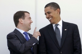 Ruský prezident Medveděv a jeho americký protějšek Barack Obama.