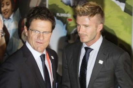 David Beckham(vpravo) s trenérem anglické reprezentace Fabiem Capellem