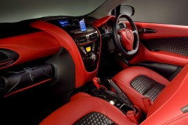 Precizně zpracovaná kůže odlišuje Aston Cygnet od Toyoty iQ.