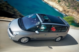 Renault Espace se ve čtvrté generaci dočkal 25. výročí.