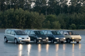 Čtyři generace Renaultu Espace vyznávají prostor v souladu se názvem.