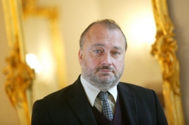 Ladislav Jakl se dočkal ocenění od prezidenta Klause.