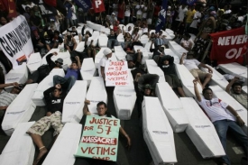 Demonstrace po masakru na Filipínách. Zemřelo při něm i 30 novinářů.