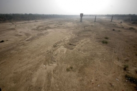 Vyschlá řeka v Indii. Na vině je prý změna klimatu.