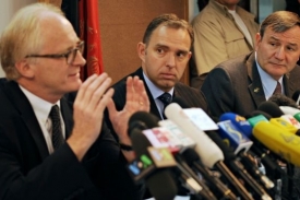 Šéf mise OSN v Afghánistánu Kai Eide (vlevo).
