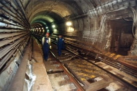 Muž utíkal tunelem metra (ilustrační foto).