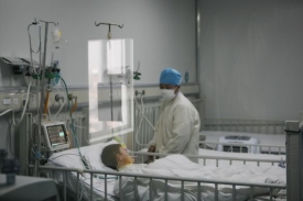 Nechat se hospitalizovat v Číně si může dovolit jen menšina.