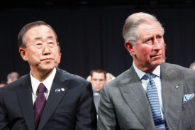 Generální tajemník OSN Pan Ki-mun (vlevo) a princ Charles.