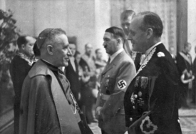 Piův vyslanec v Německu s Hitlerem a Ribbentropem. Židy moc nebránil.