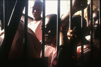 Homosexuálové v Ugandě do vězení nebo na šibenici.