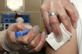 Očkování dospělých v Česku začalo 23. listopadu.