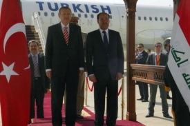 Turecký premiér Erdogan a jeho irácký protějšek Málikí.