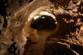Nově zpřístupněná chodba v jeskyni Výpustek.