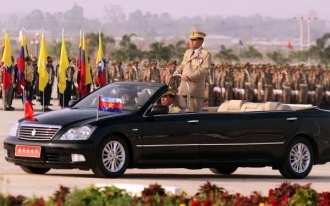 Šéf barmské vojenské vlády Than Šwej.