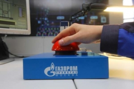 Ruský Gazprom drží ruku na dodávkách plynu pro Evropu.