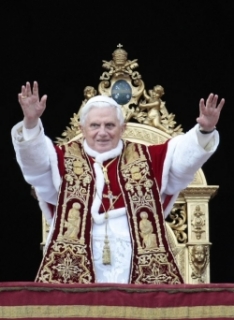 Papež Benedikt XVI. podle tradice požehnal Městu a světu.