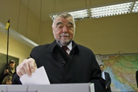 Odcházející prezident Stjepan Mesić je velmi populární.