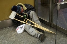 Bezdomovci trpí kvůli zimnímu počasí nejvíce.