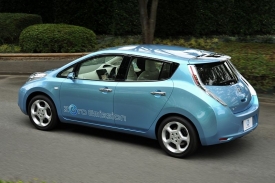 Elektrický Nissan Leaf by se měl začít prodávat koncem roku 2010.