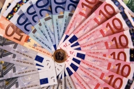 Většina Slováků si myslí, že euro přineslo vyšší ceny zboží a služeb.
