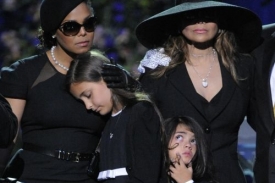 Jacksonova rodina na jeho pohřbu.
