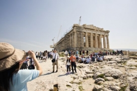 Turistická velmoc Řecko je v nesnázích. Měnový fond slibuje pomoc.