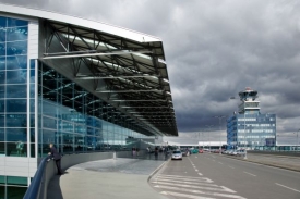 Letiště Praha chce za peníze z dluhopisů postavit novou ranvej.