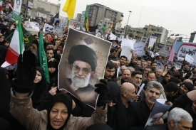 V ulicích Teheránu demonstrovali příznivci sučasného prezidenta.