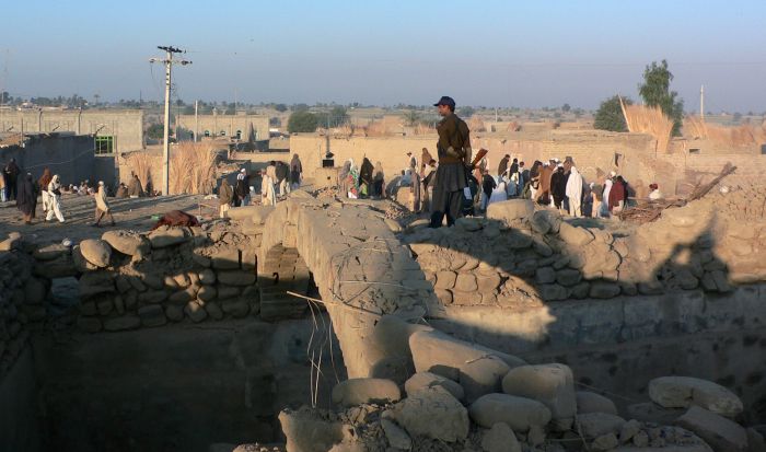 Sebevražedný atentátník zabil desítky lidí na volejbalovém hřišti v Pákistánu. (Foto: ČTK/AP)