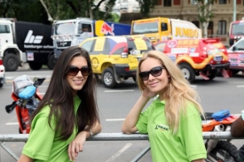 Aneta Vignerová a Taťána Kuchařová (vpravo) na Rallye Dakar.