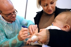 Ve Francii se proti prasečí chřipce očkovalo méně lidí, než se čekalo.