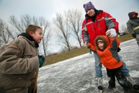 Led často přitahuje rodiče s dětmi (ilustrační foto).