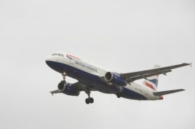 Mráz ochromil dopravu v Británii včetně letecké