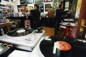 Prodej vinylů v Česku stoupl třikrát, říká Ladislav Kolman z EMI.