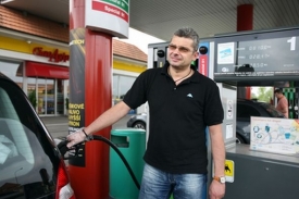 Cena benzinu protnula magickou hranici 30 korun za litr.