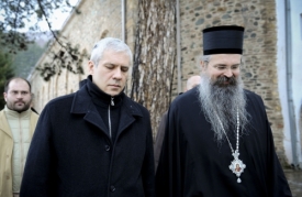 Prezident Srbska Tadić o Vánocích navštívil ortodoxní klášter v Kosovu