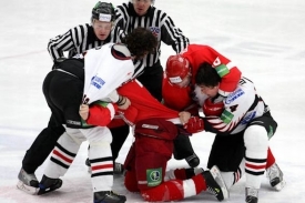 Hromadná bitka na ledě Čechova měla dohru u vedení KHL.