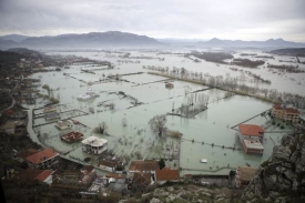 Albánii postihly rozsáhlé povodně.