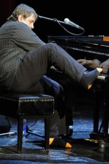 Ben Waters u piana vyloženě zdivočel.
