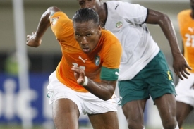 Kanonýr Didier Drogba (v oranžovém) se v utkání gólově neprosadil