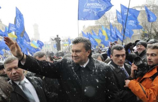 Janukovič se svými příznivci ve městě Lvov.