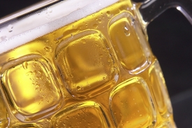 Pivo stojí v Česku méně než nealkoholické nápoje.