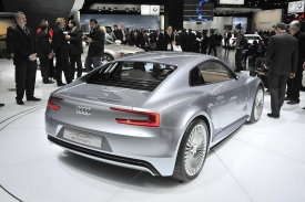 Nové Audi e-tron je menší než stejnojmenný koncept z Frankfurtu.
