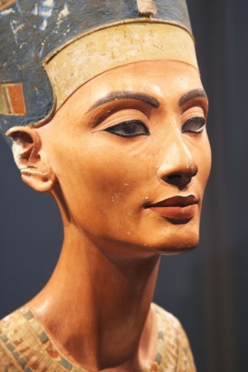 Oči královny Nefertiti přitahovaly muže a odpuzovaly bakterie.