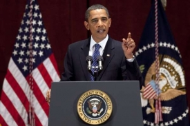 Americký prezident Obama označil bonusy pro bankéře za obscénní.