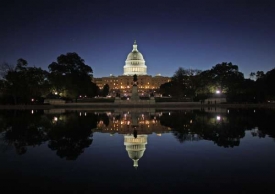 Budova Capitolu ve Washingtonu.